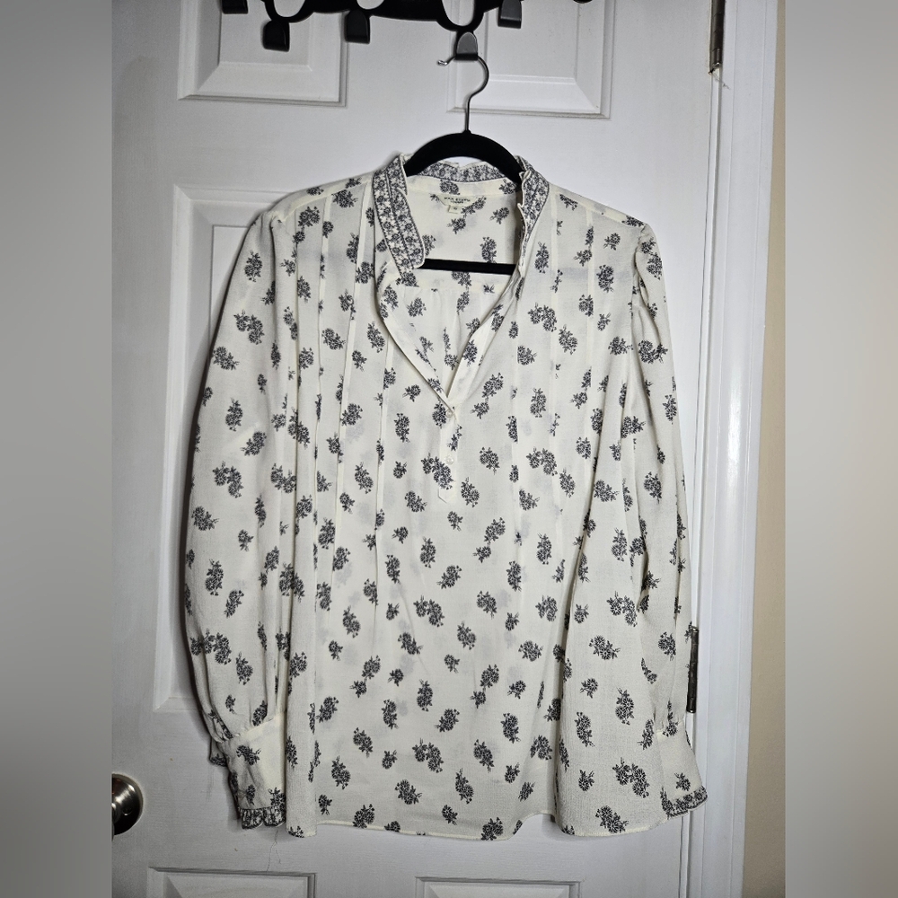 Max Studio Black and White Floral Blouse